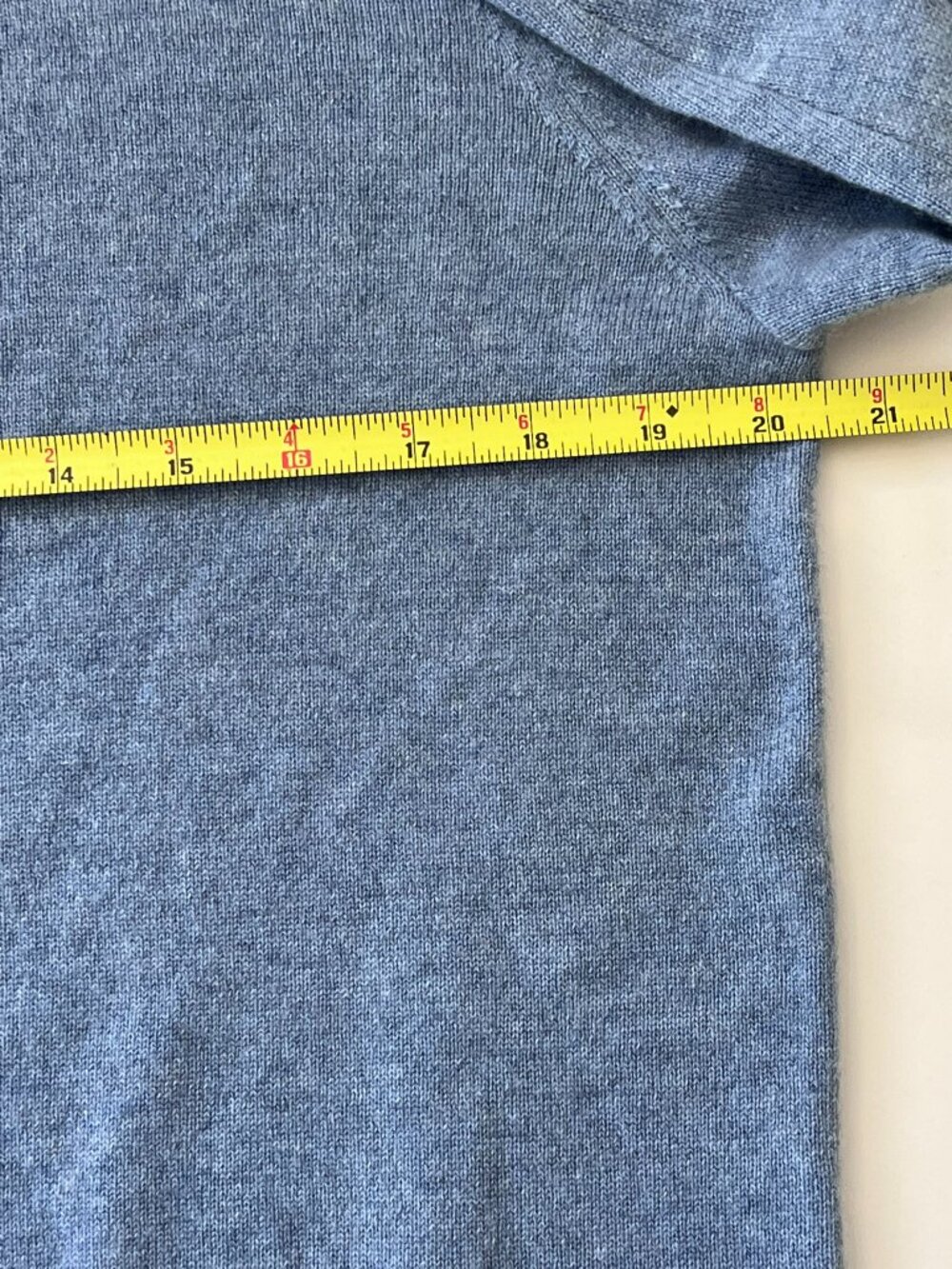 Quince 100% Mongolian Cashmere ***FLAW*** Crewneck Sweater Faded Denim Blue L - Picture 9 of 10
